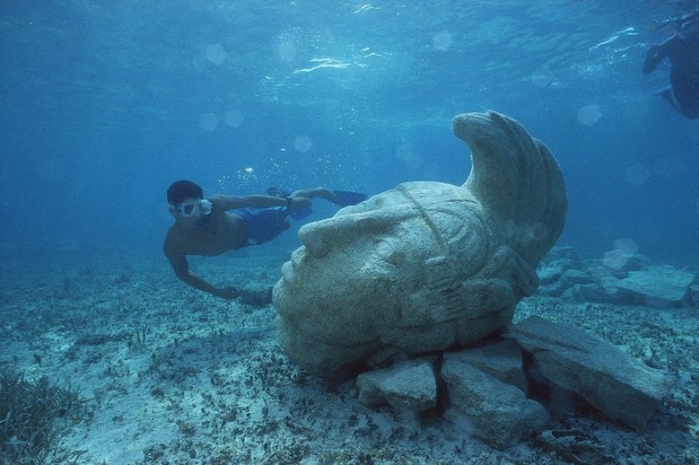  Snorkeling in the museum 